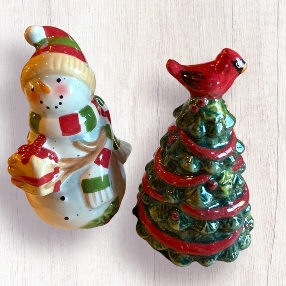 Ceramic Christmas Salt and Pepper Shakers Christmas Tree and Snowman - Picture 1 of 6